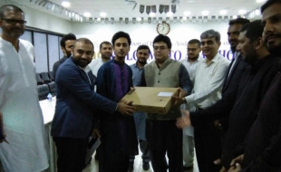laptop-distribution-ceremony-abad-house-14th-july-2017(9)